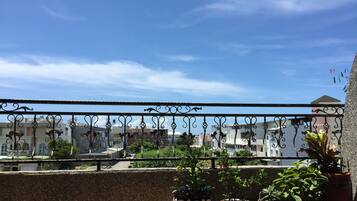 Family Room | Balcony