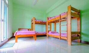 綠地五人雅房 | 高級寢具、筆電工作空間、遮光布/窗簾、隔音