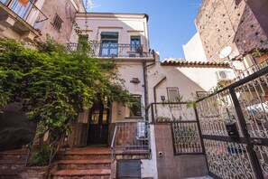 Front of property - Ferrini Home Piazza Trento (Catania)