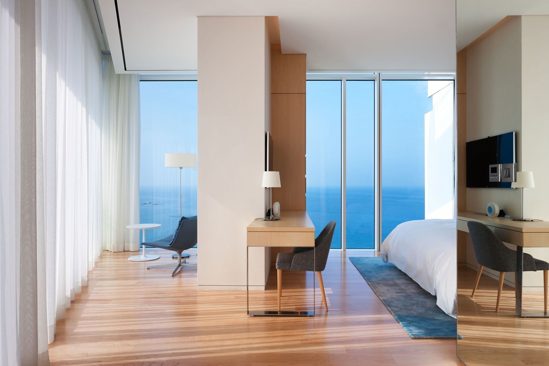 Premium bedding, down duvets, free minibar, in-room safe