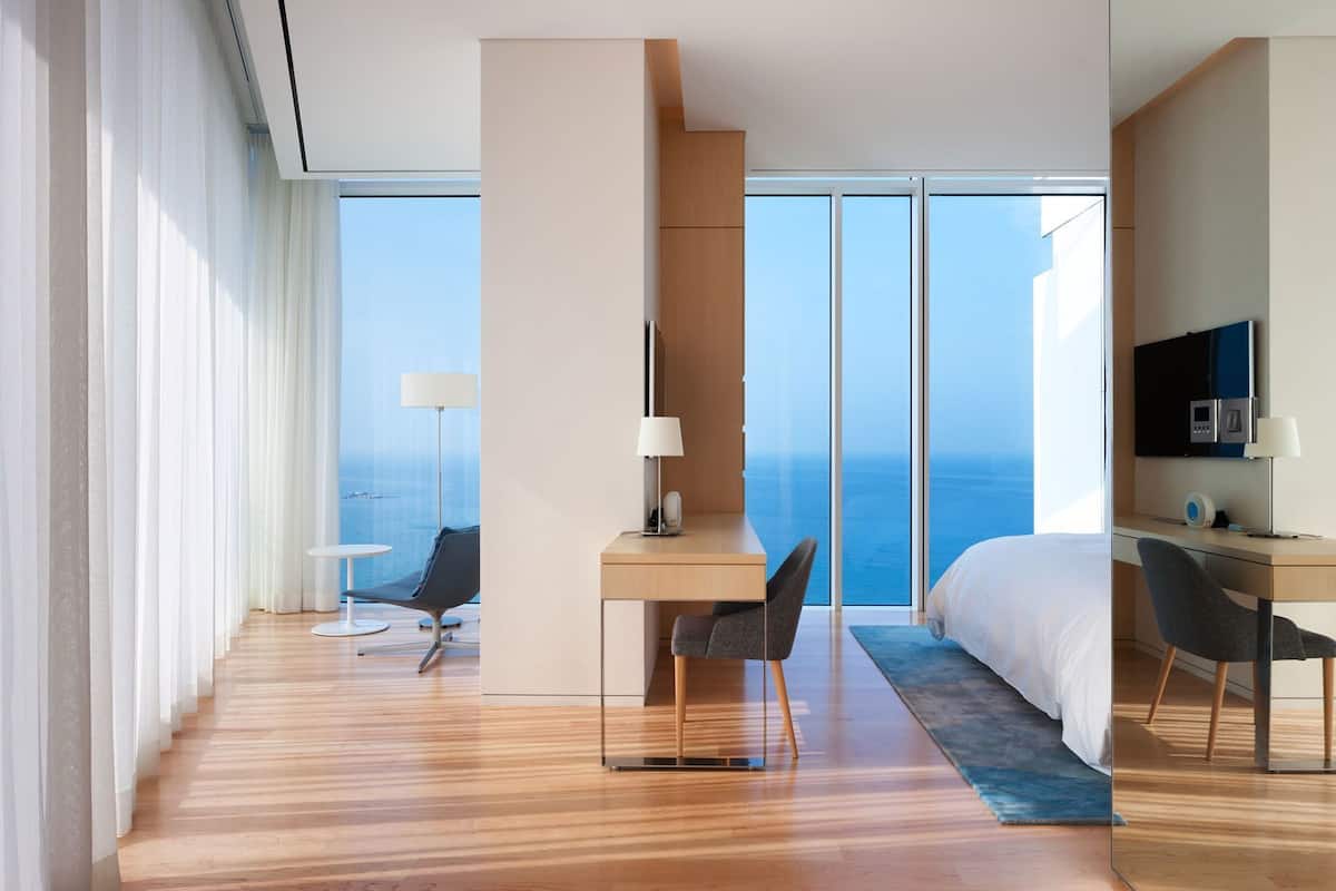 Literie de qualité, couette en duvet, articles de minibar gratuits