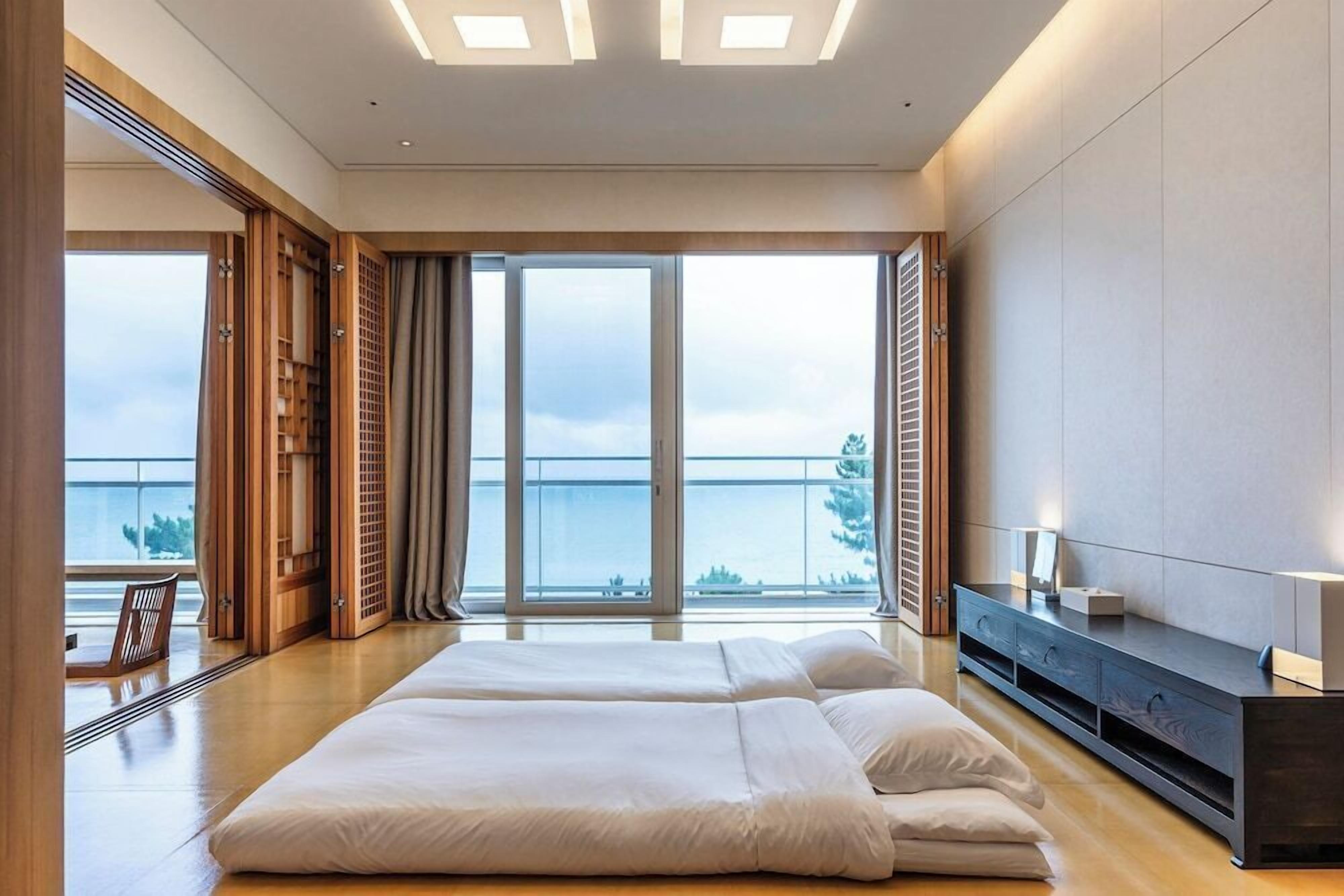 Premium bedding, down comforters, free minibar, in-room safe