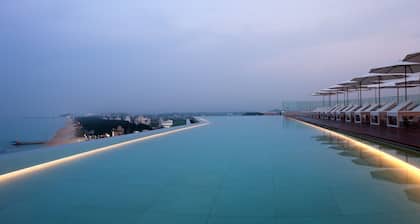 SEAMARQ Hotel
