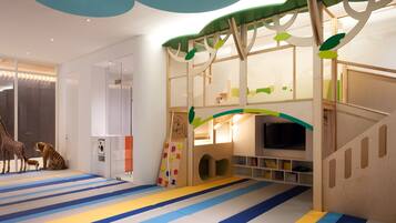 Kids can play and climb on the tree-shaped play structure, complete with a slide, in this fun and safe space.