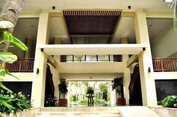 Lobby - Lorin Dwangsa Solo Hotel (Surakarta)