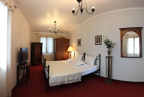 1 bedroom, minibar, in-room safe, desk