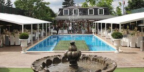 Fountain - La Conac by Residence Hotels (Bucharest)
