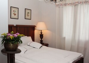 2 bedrooms, minibar, in-room safe, desk - La Conac by Residence Hotels (Bucharest)