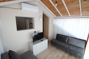 Standard Penthouse, Non Smoking, Pool View | Living area | LED TV - Arda Apart Hotel (Kemer)