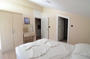 Standard Penthouse, Non Smoking, Mountain View | In-room safe, desk, soundproofing, free WiFi - Arda Apart Hotel (Kemer)