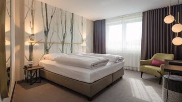 Allergikerbettwaren, Minibar, Zimmersafe, Schreibtisch