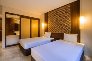 Suite familiale, 2 chambres | Minibar, coffre-fort, bureau, lit de bébé (gratuit)