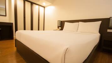 Premium bedding, minibar, in-room safe, desk