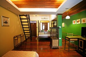 Desk, rollaway beds, free WiFi