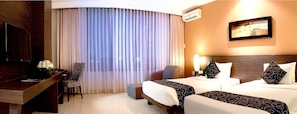 Minibar, in-room safe, desk, rollaway beds - Grand Pacific Hotel (Bandung)