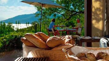 2 restoran, sarapan dihidangkan, masakan Mediterranean