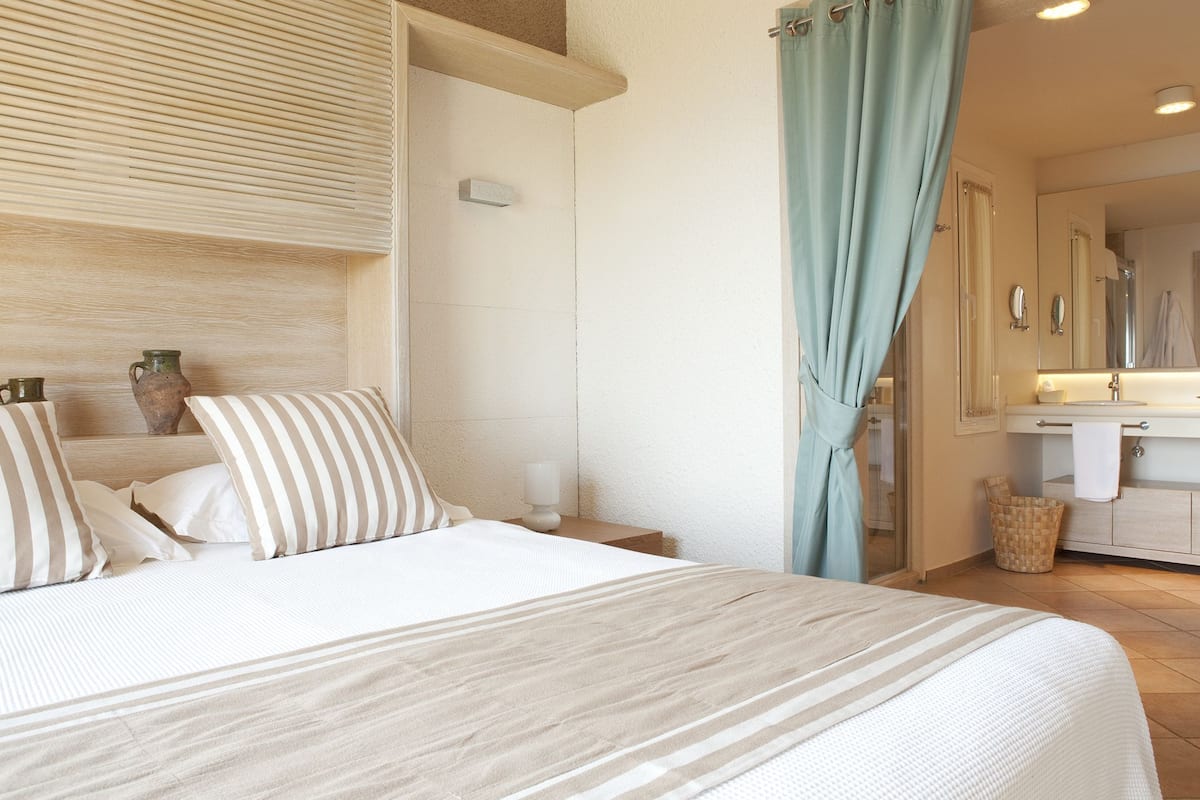 Villa Luxe, 2 chambres, piscine privée, vue mer | Literie de qualité supérieure, coffres-forts dans les chambres