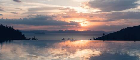 Outdoor pool, an infinity pool, open 7 AM to 7 PM, pool umbrellas