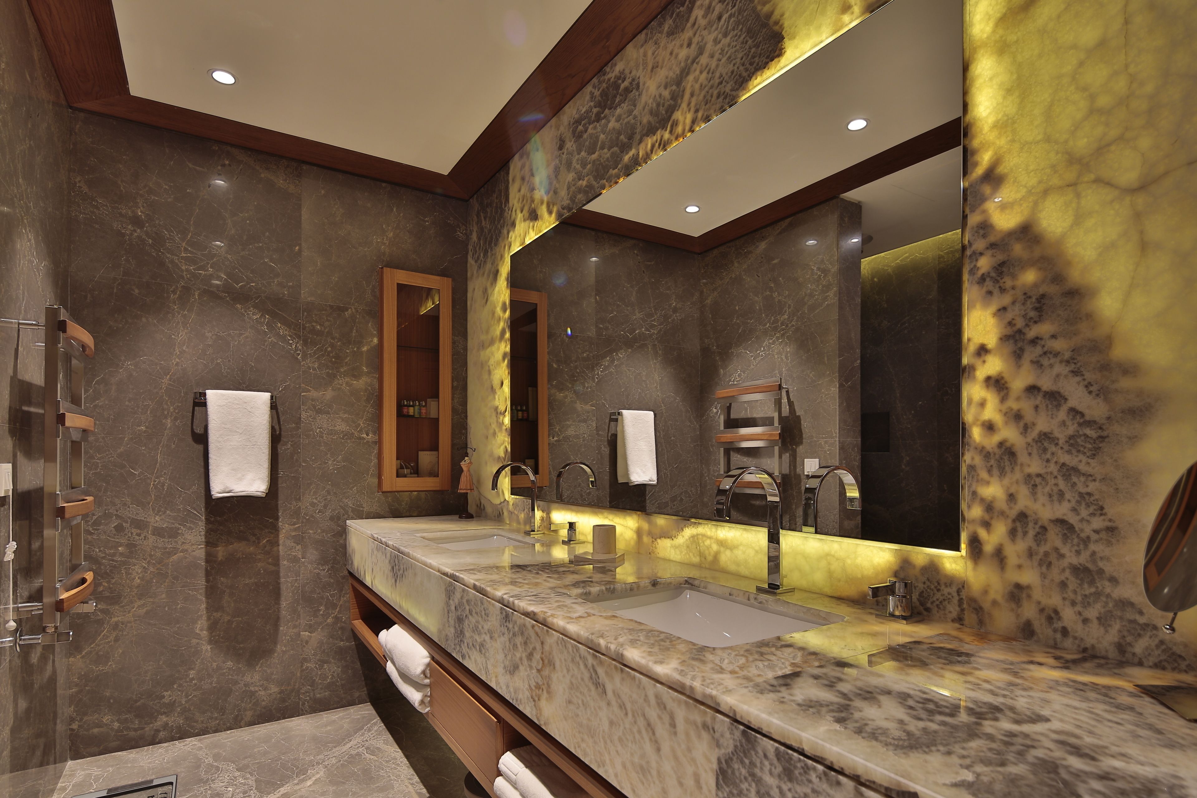 loft suit (aja) | egyptian cotton sheets, premium bedding, down duvets, minibar