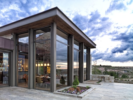 Breakfast, lunch and dinner served. Ariana Sustainable Luxury Lodge - Special Class