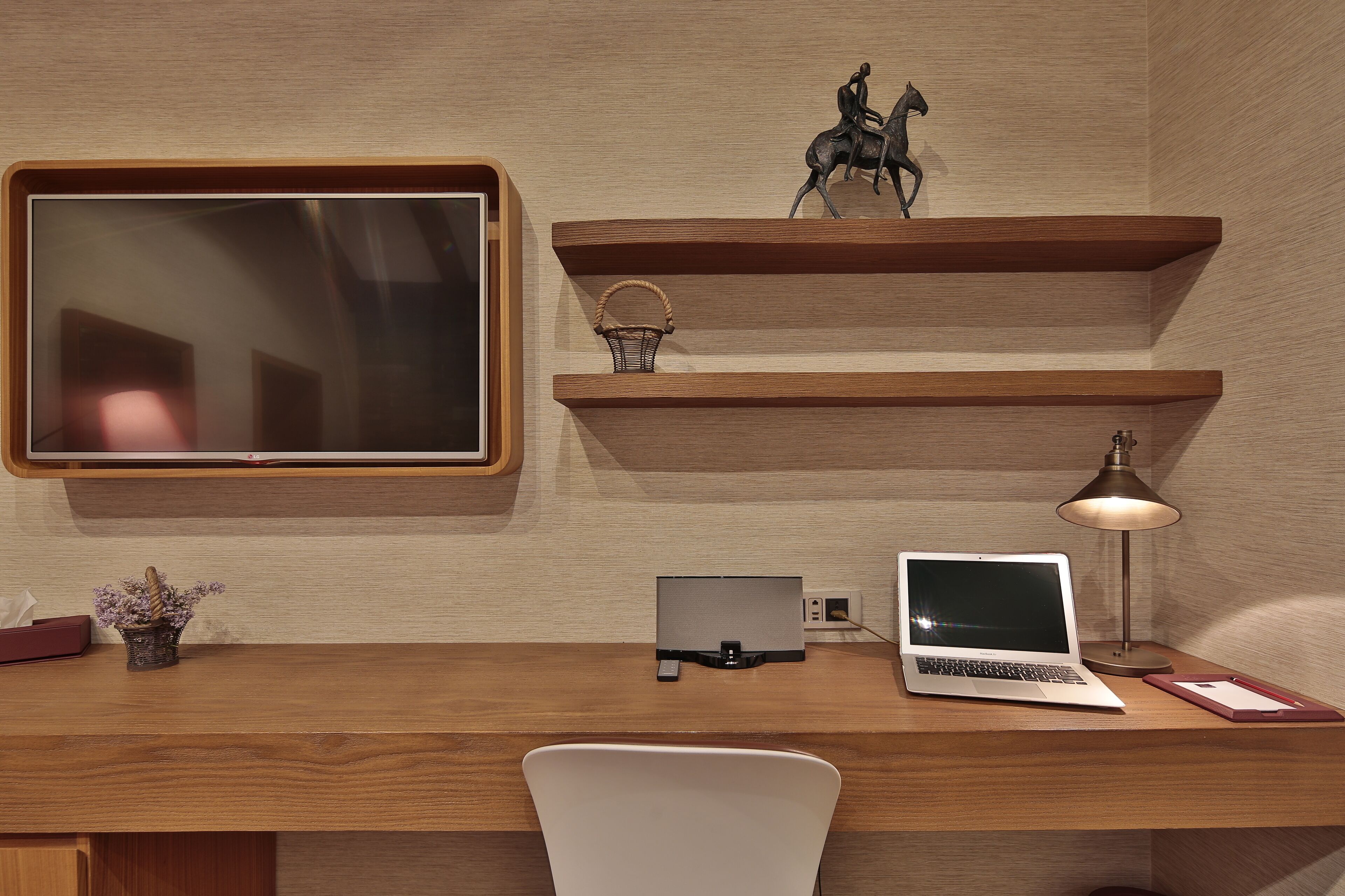 loft suit (aja) | egyptian cotton sheets, premium bedding, down duvets, minibar