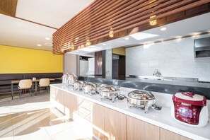Free daily buffet breakfast