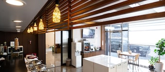 The 7 Business Hotel