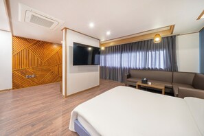 Suite A | Premium bedding, down comforters, desk, laptop workspace