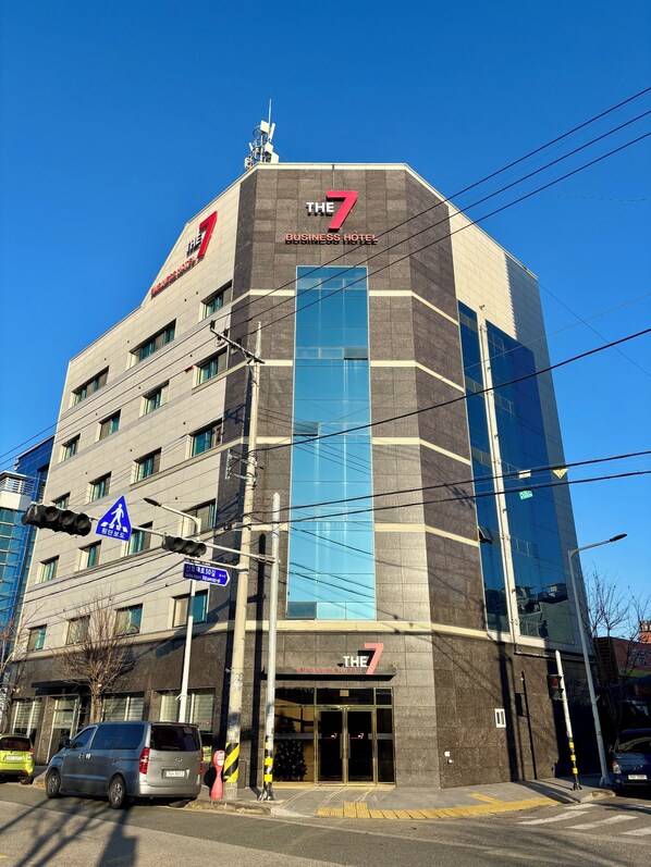 واجهة المنشأة