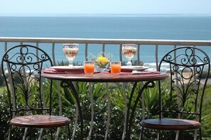 In-room dining - Sea Whisper Guest House & Self Catering (Jeffreys Bay)