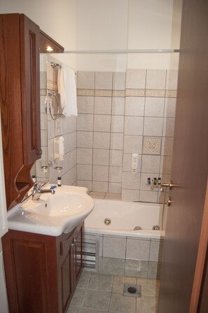 Separate tub and shower, deep soaking tub, free toiletries, hair dryer - Kefalonia Houses (Kefalonia)