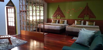 Escritorio, wifi gratis y ropa de cama 