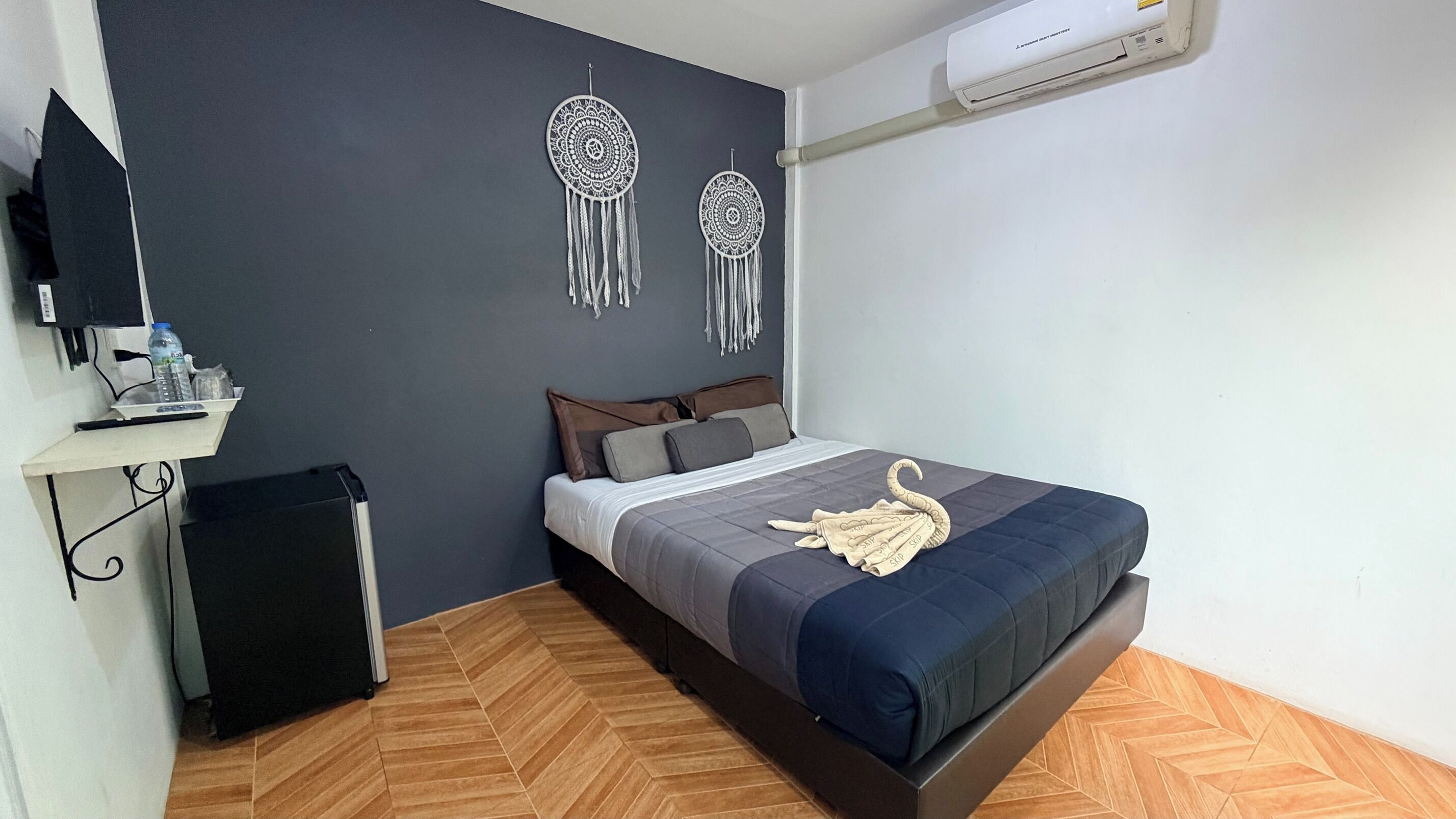 Superior Queen | Schreibtisch, kostenloses WLAN, Bettwäsche