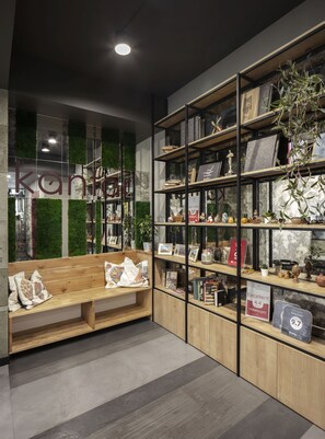 Lobby sitting area - Kantar Hotel (Yerevan)