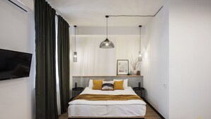 Phòng đôi hoặc 2 giường đơn có thiết kế đặc sắc, phù hợp cho người khuyết tật, quang cảnh thành phố