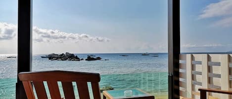 Villa, Beach View, Beachfront | 1 bedroom, minibar, in-room safe, desk