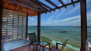 Villa, Strandblick, Strandnähe | Minibar, Zimmersafe, Schreibtisch, kostenloses WLAN