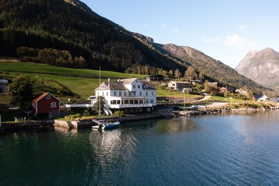 Fjærland Fjordstove Hotell