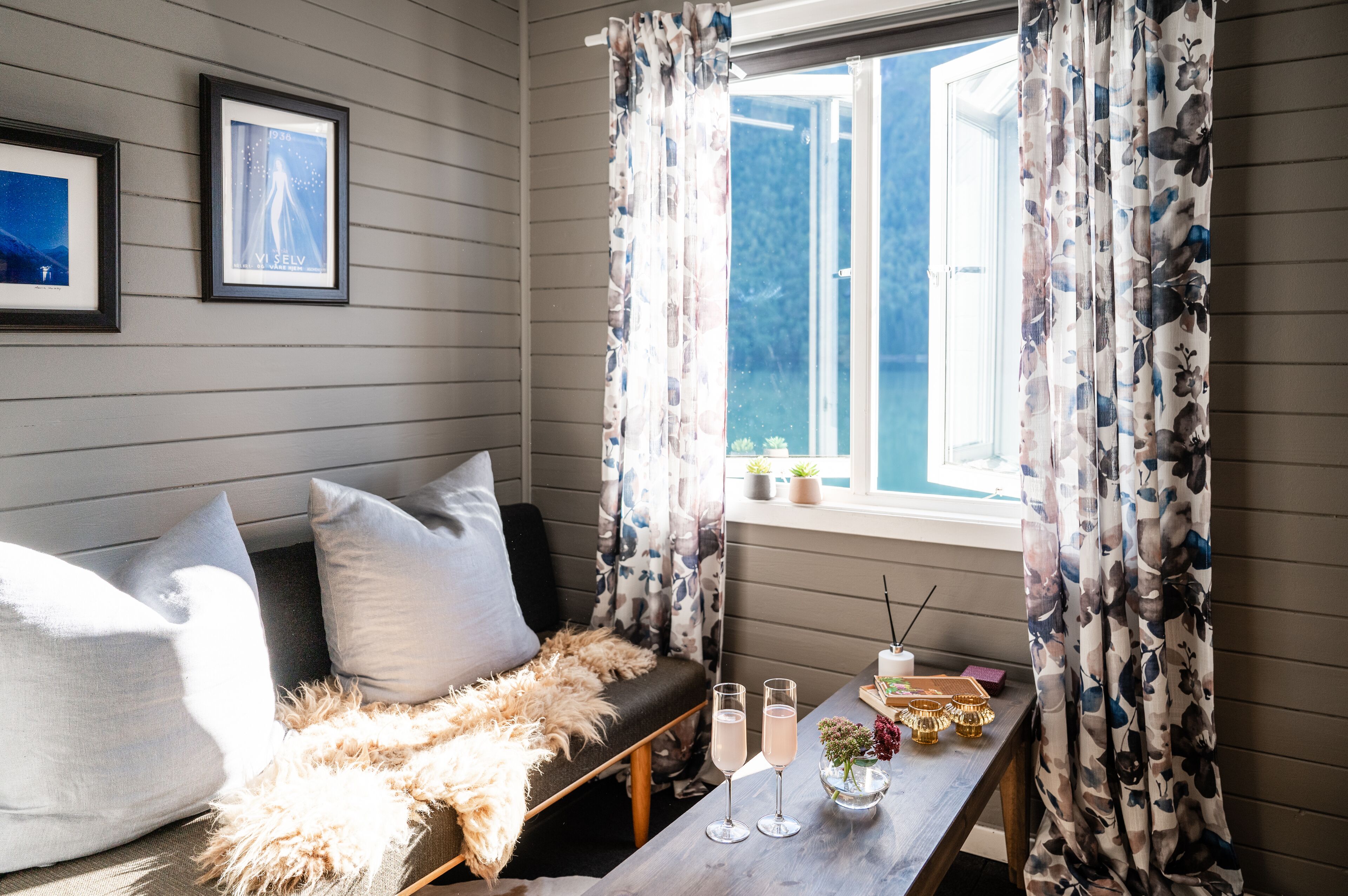 Small Double Room, 1 Double Bed (Fjord View) | Wi-fi (inkludert) og sengetøy