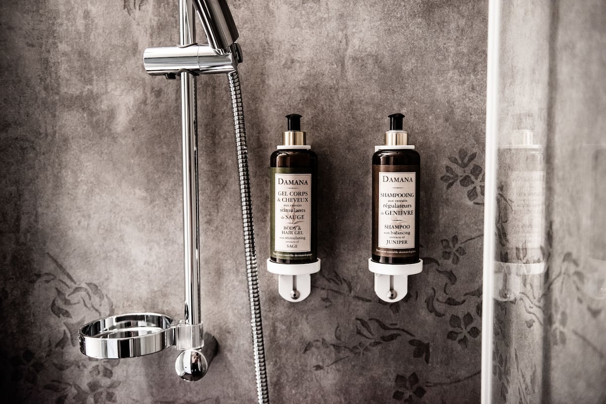 double room, 2 single beds, mountain view | bathroom | towels