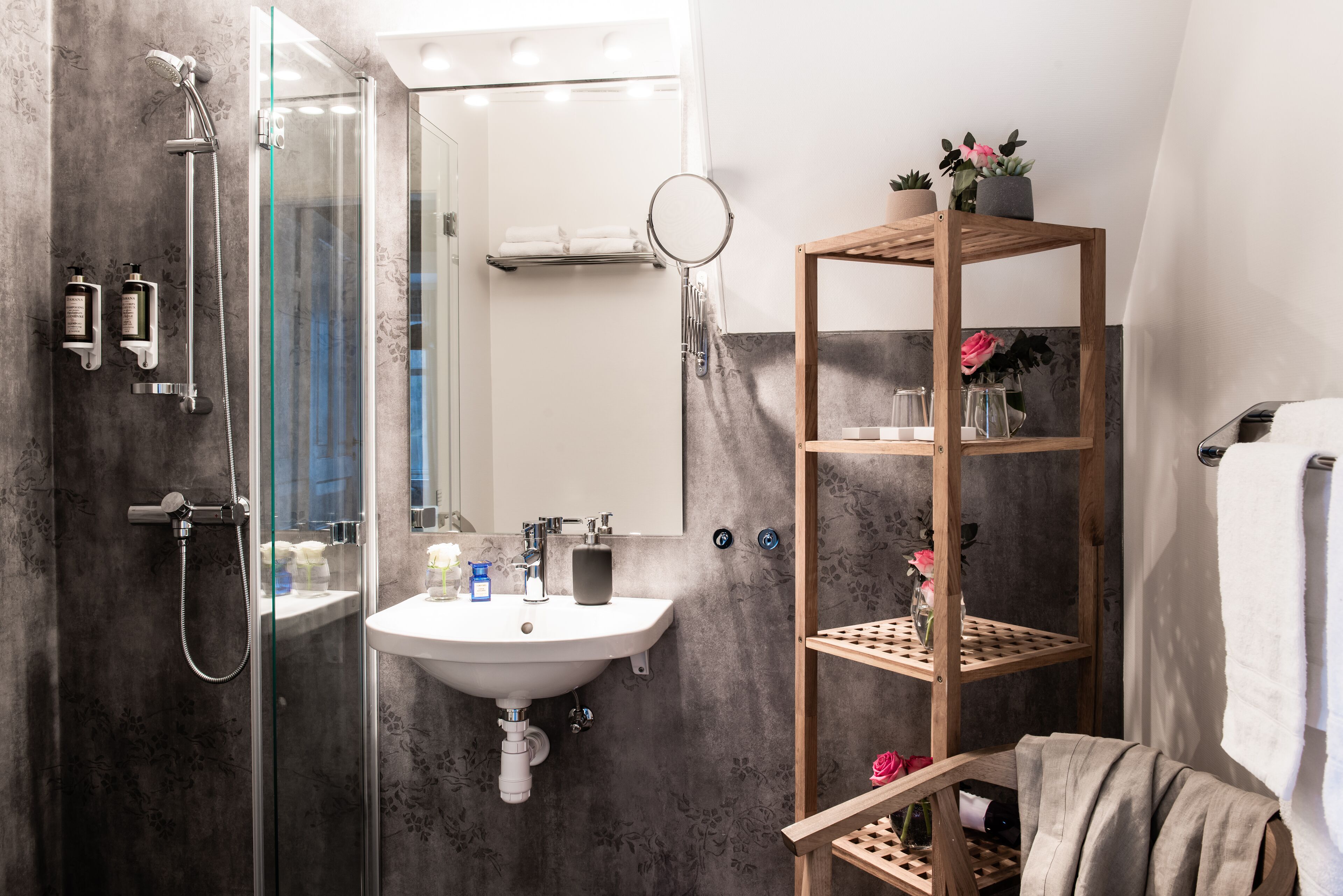 suite, balcony | bathroom | towels