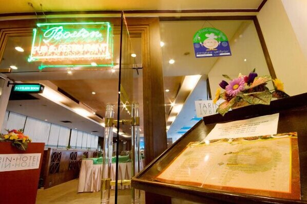 บริการอาหารเช้า อาหารกลางวัน อาหารเย็น, อาหารนานาชาติ