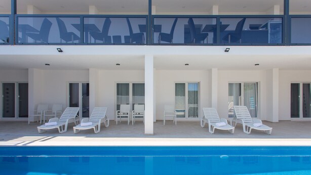 Piscine extérieure (ouverte en saison)