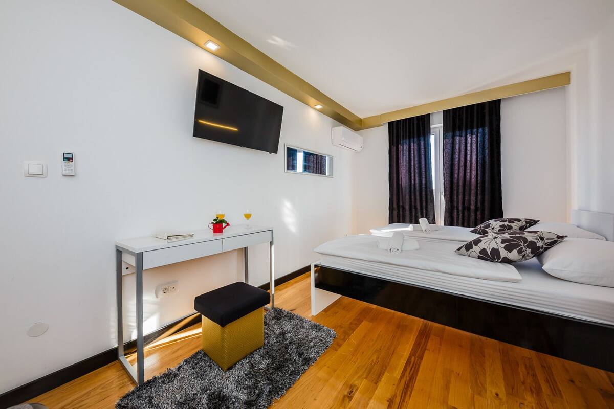 Desk, blackout curtains, free WiFi, bed sheets