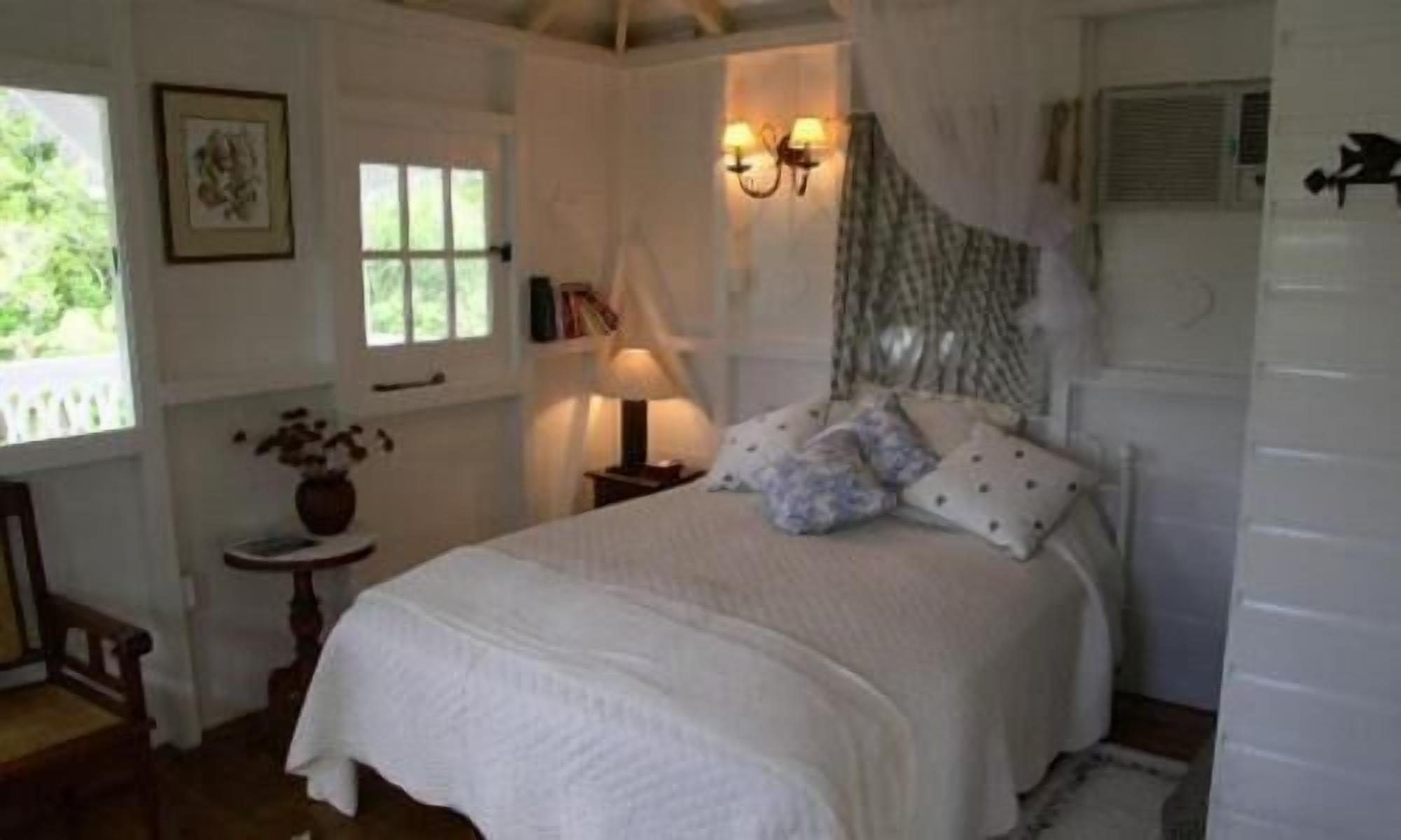 1 bedroom, premium bedding, desk, free WiFi