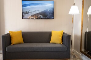 Main Bldg (13th Street), Efficiency Room Downstairs | Free WiFi, bed sheets