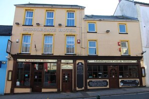 Front of property - The Middlegate Hotel (Pembroke)
