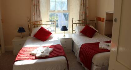 The Middlegate Hotel