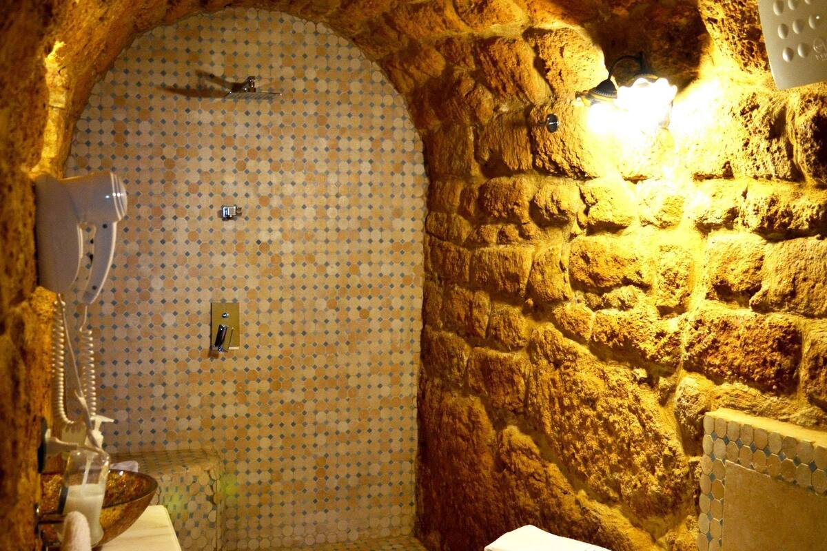 Superior Double Room | Bathroom