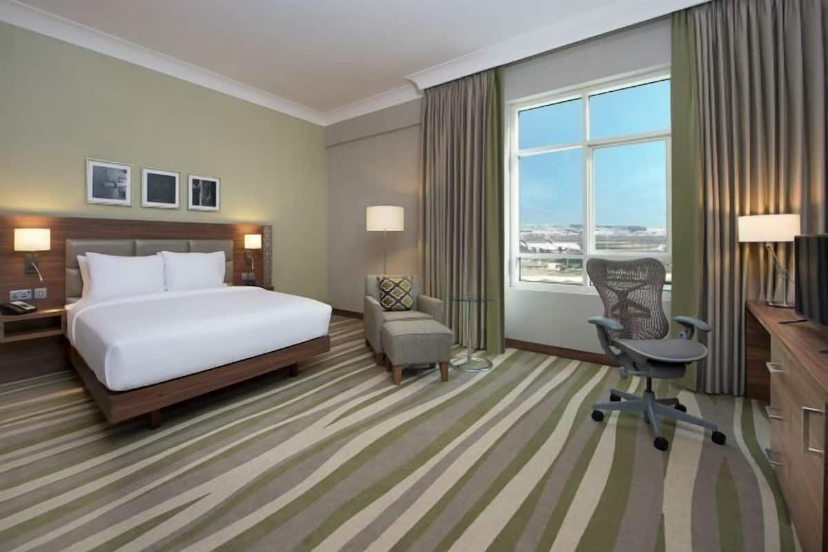 Premium bedding, minibar, in-room safe, desk